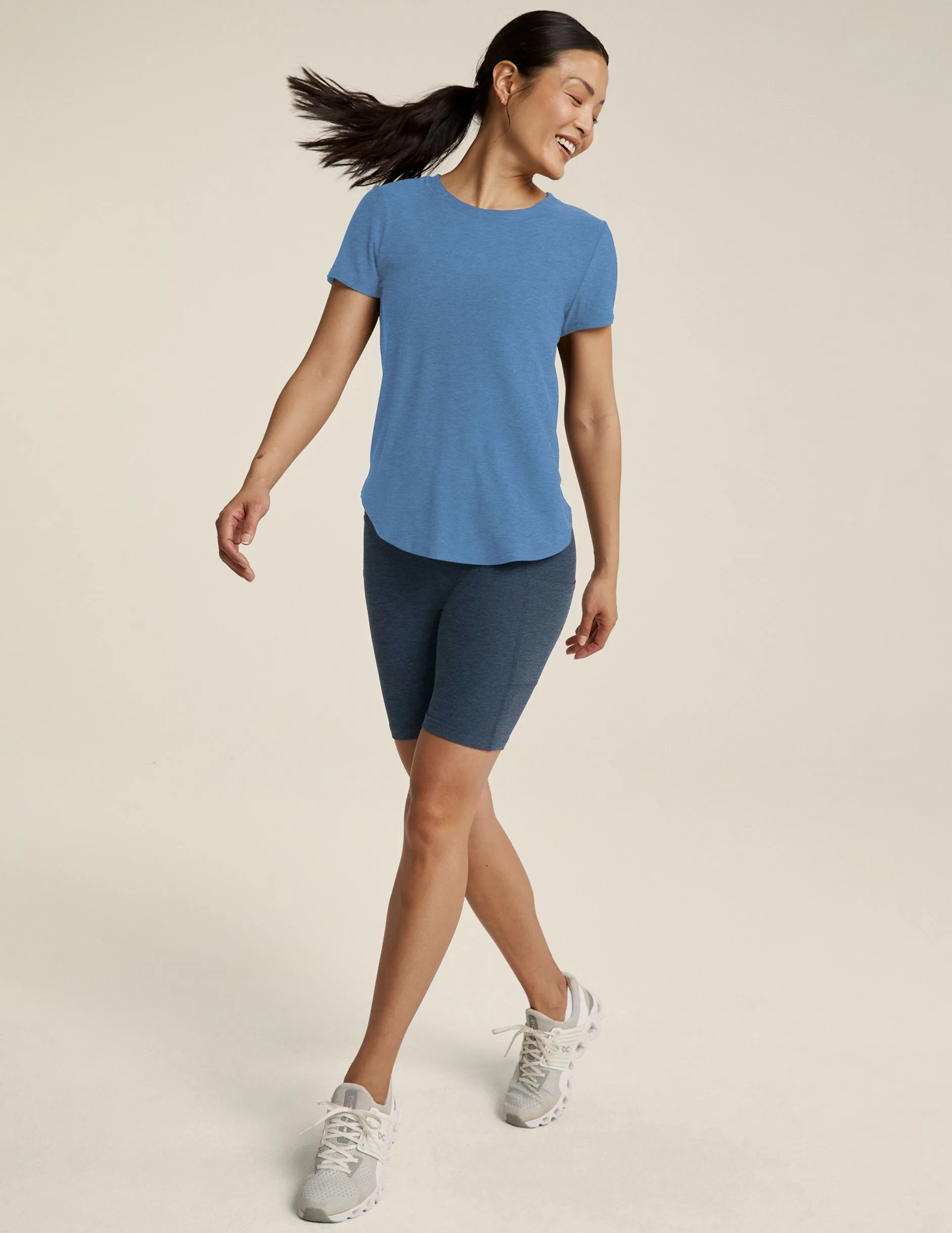 BEYOND YOGA FEATHERWEIGHT ON THE DOWN LOW TEE SKY BLUE HEATHER