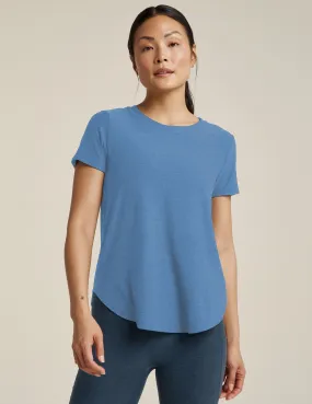 BEYOND YOGA FEATHERWEIGHT ON THE DOWN LOW TEE SKY BLUE HEATHER