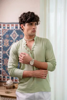 Firangi Yarn Men's Solid Pastel Green Short Kurta with Neck Detailing - Full Sleeves