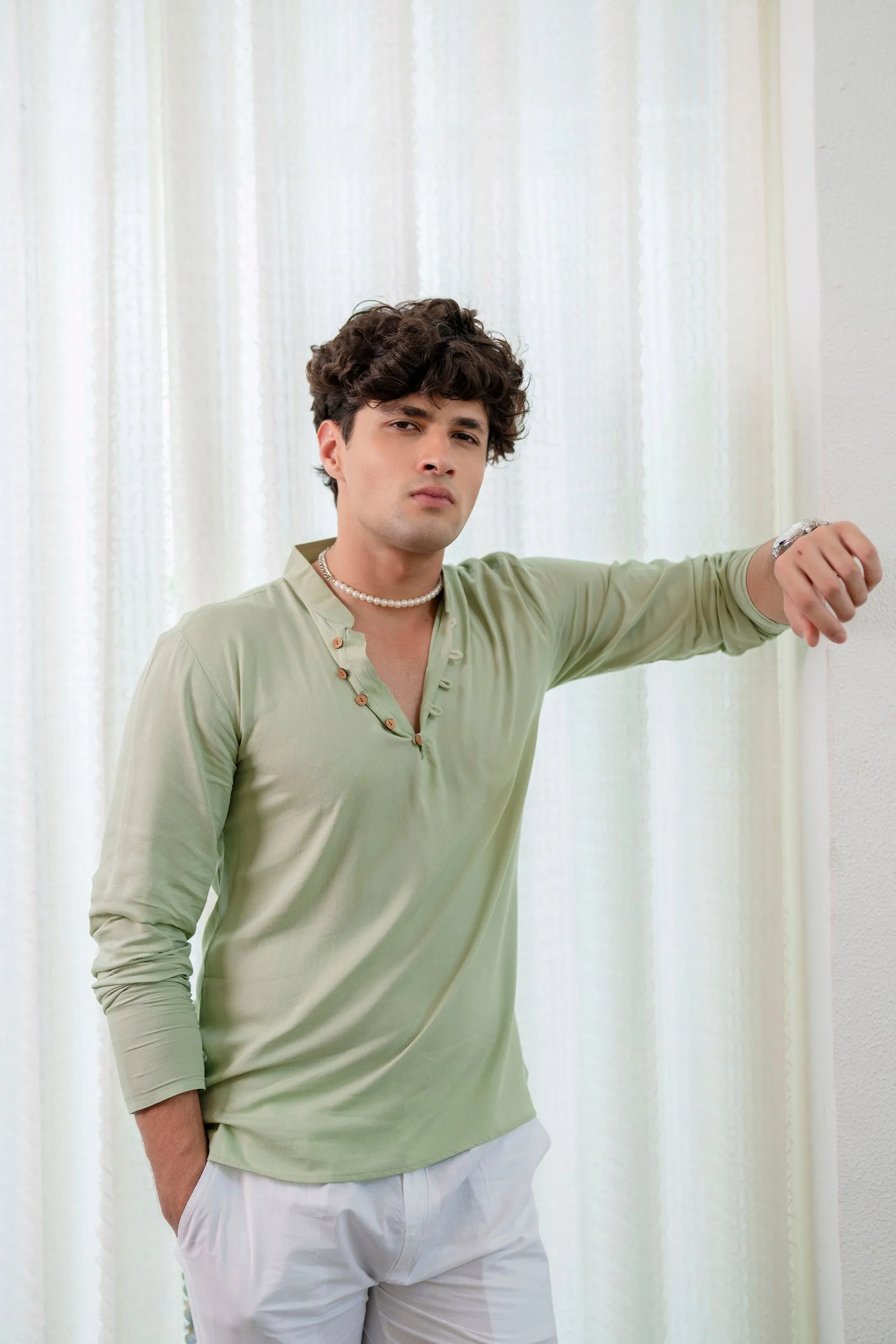 Firangi Yarn Men's Solid Pastel Green Short Kurta with Neck Detailing - Full Sleeves