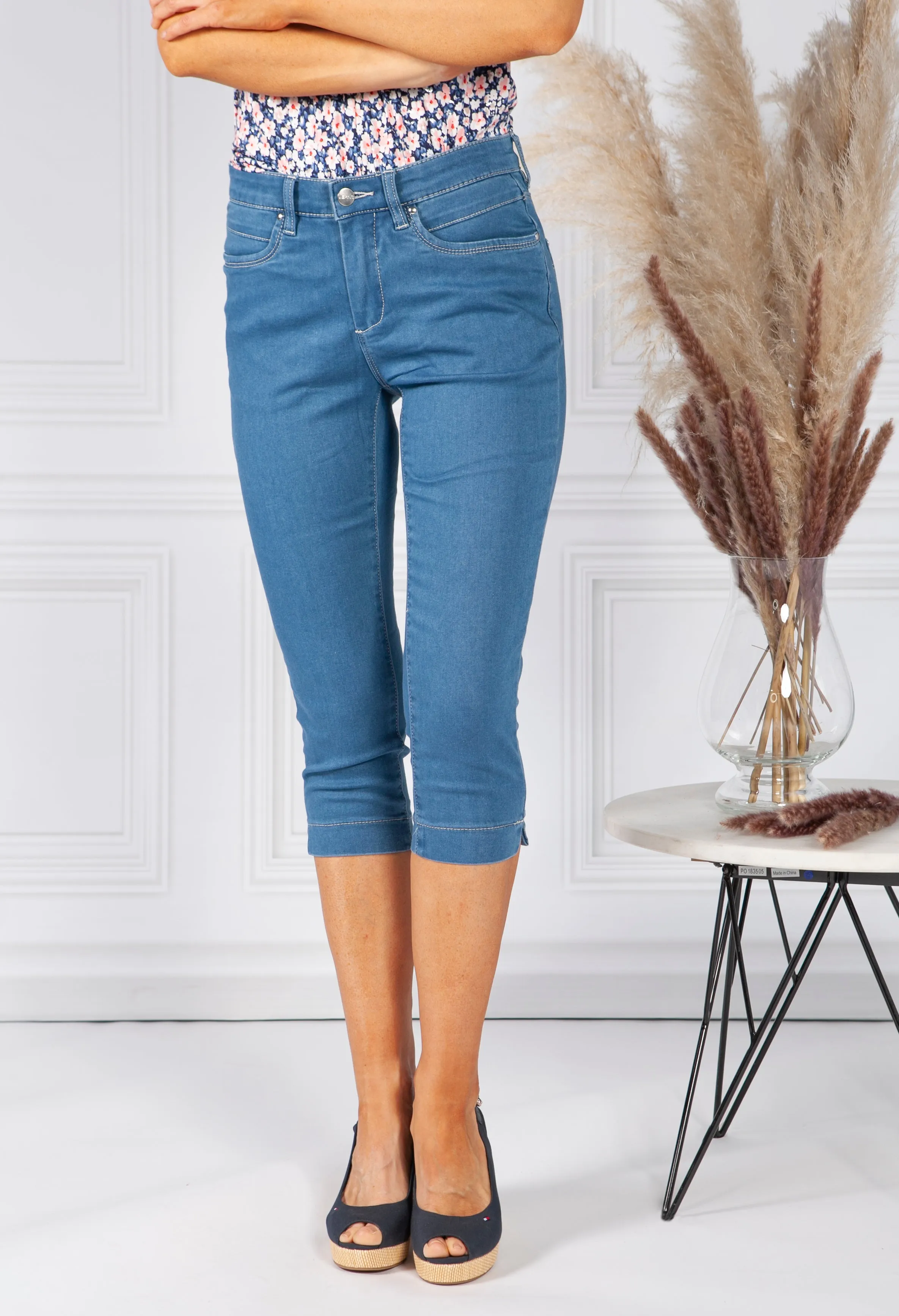 Soft Denim Cropped Jeans