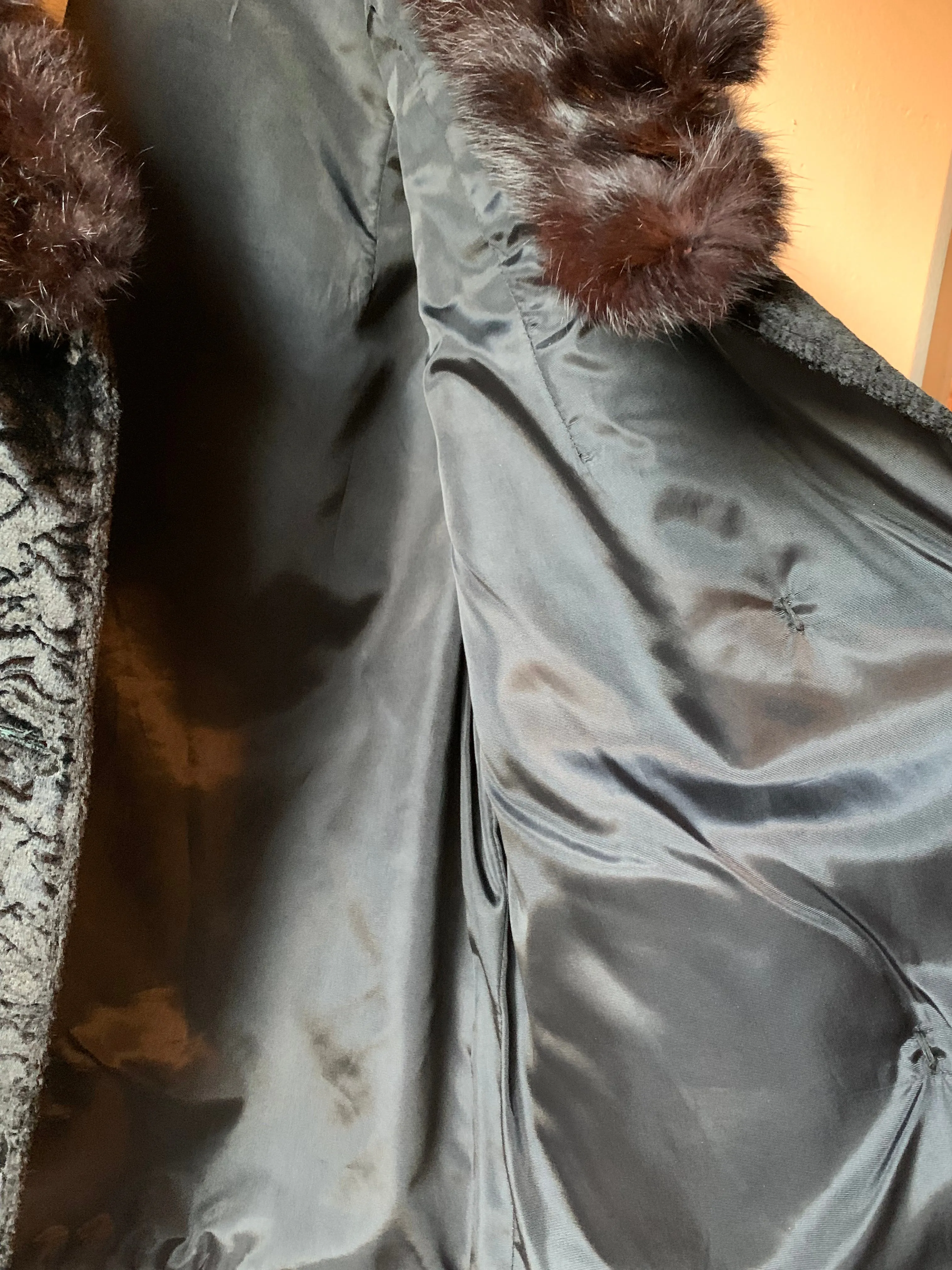 Vintage Sleek Black Rabbit Fur Collar Coat (M)